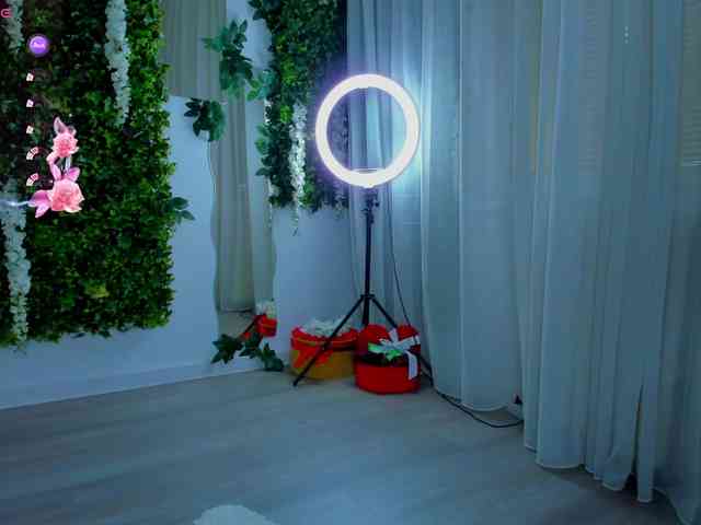 ZinaSquirts webcam