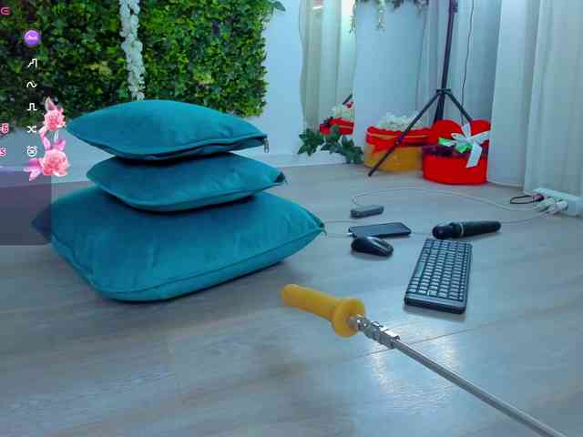 ZinaSquirts webcam