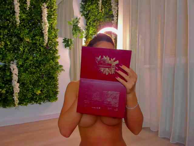 ZinaSquirts webcam