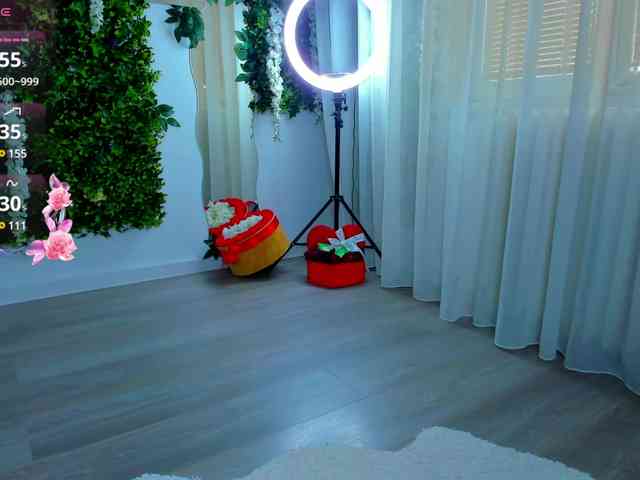 ZinaSquirts webcam