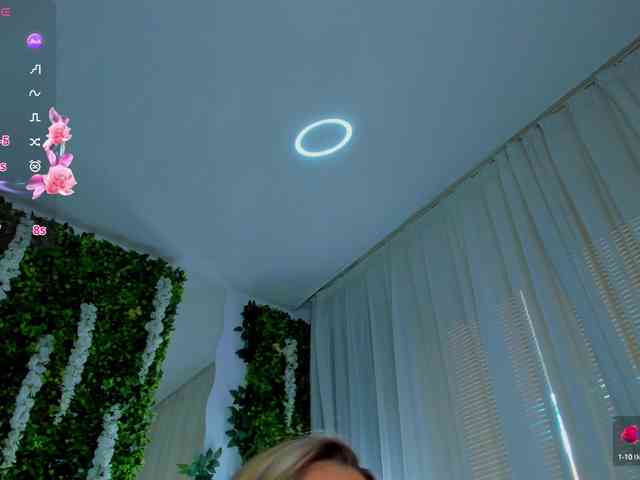 ZinaSquirts webcam