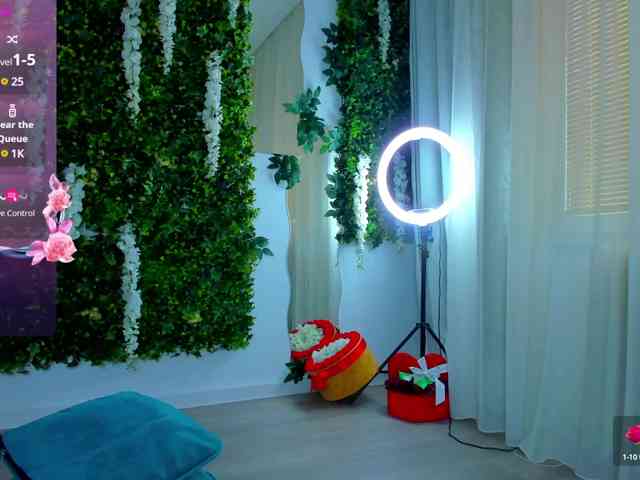 ZinaSquirts webcam
