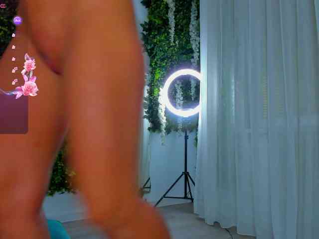 ZinaSquirts webcam