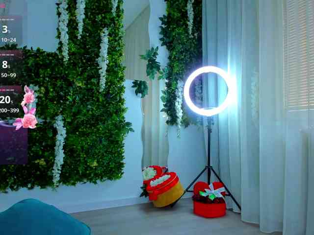 ZinaSquirts webcam