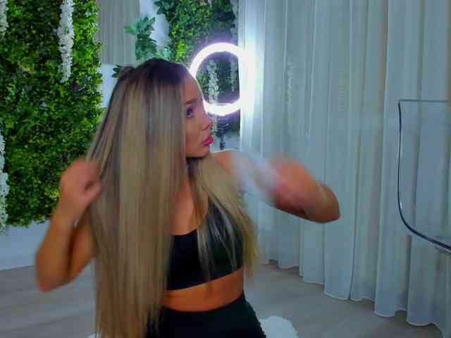 ZinaSquirts webcam