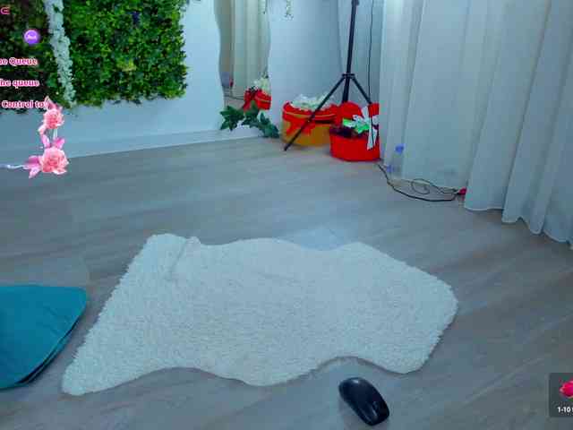 ZinaSquirts webcam