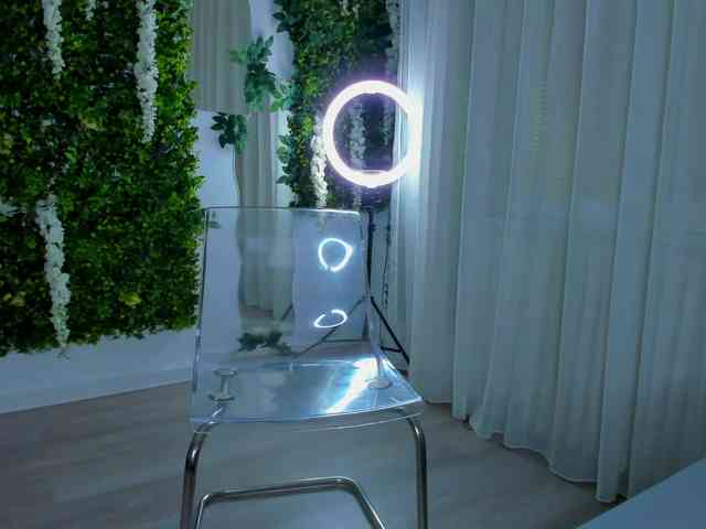 ZinaSquirts webcam