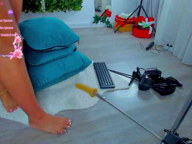 ZinaSquirts webcam