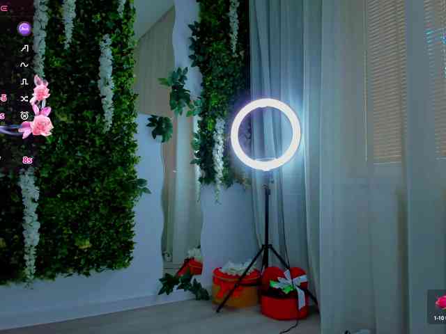 ZinaSquirts webcam