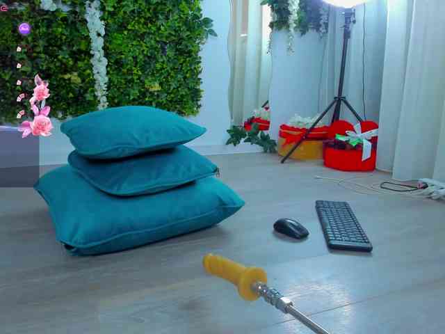 ZinaSquirts webcam