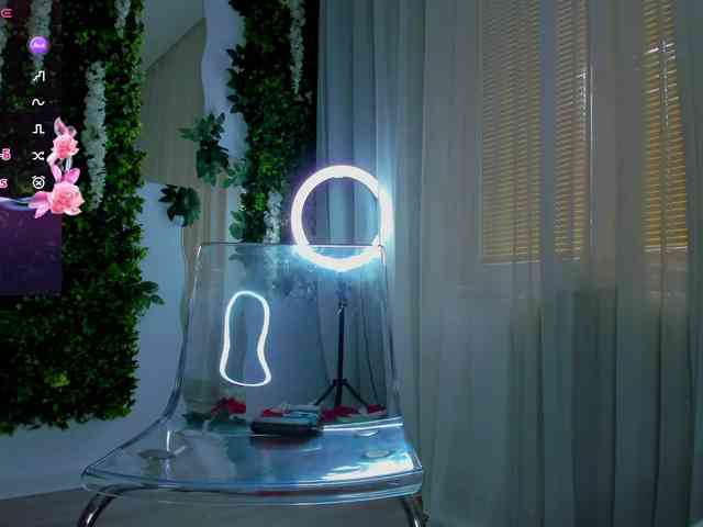 ZinaSquirts webcam