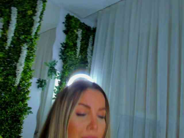 ZinaSquirts webcam