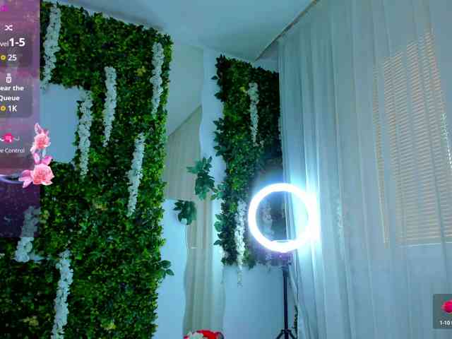 ZinaSquirts webcam