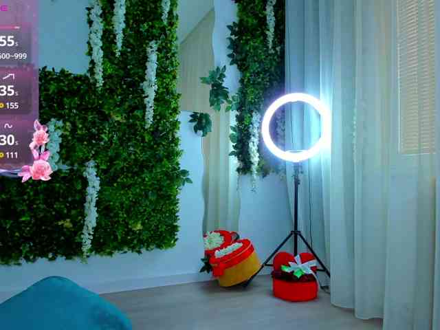 ZinaSquirts webcam