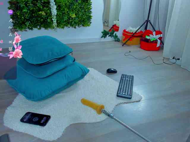 ZinaSquirts webcam