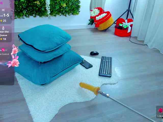 ZinaSquirts webcam