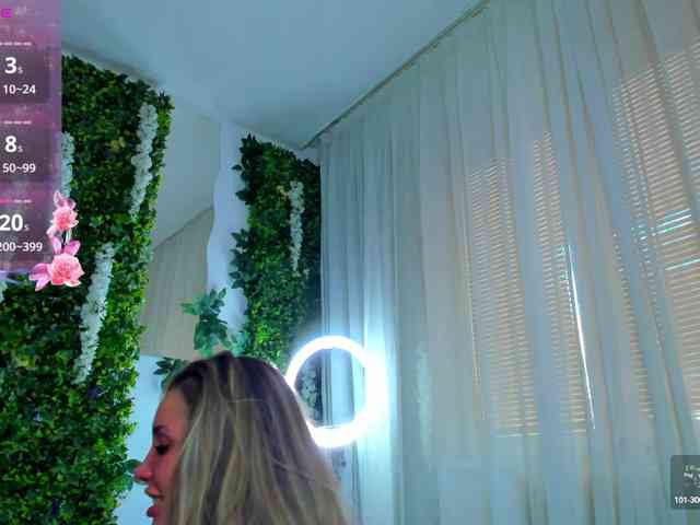 ZinaSquirts webcam