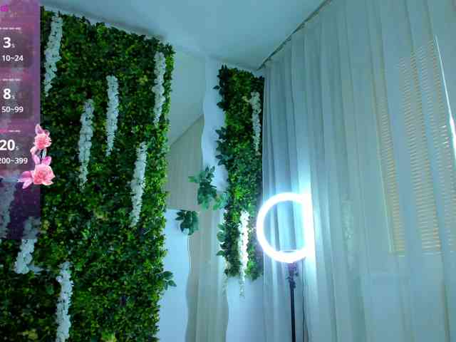 ZinaSquirts webcam