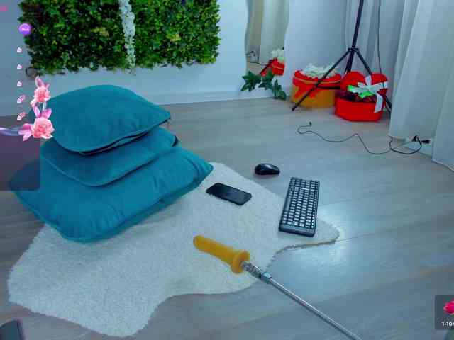 ZinaSquirts webcam