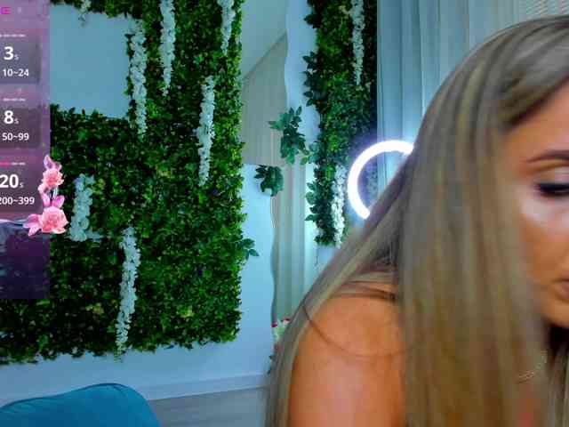 ZinaSquirts webcam