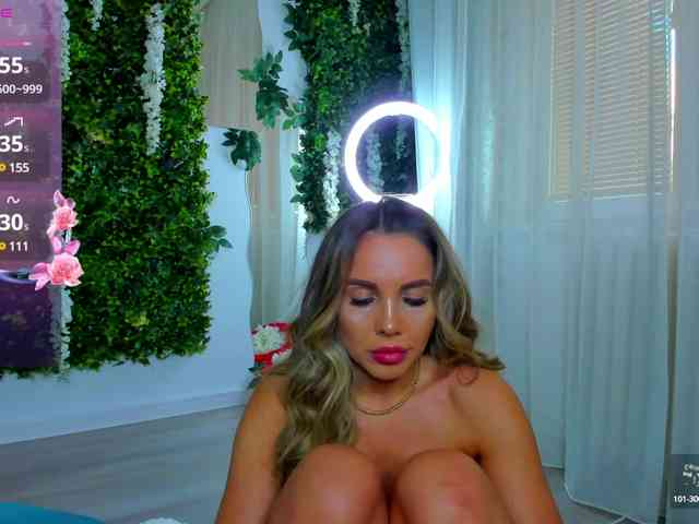 ZinaSquirts webcam