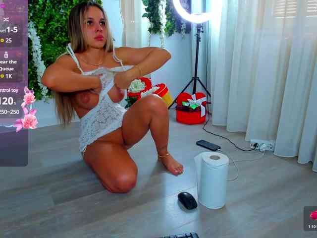 ZinaSquirts webcam