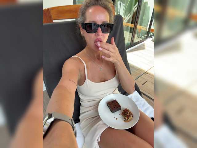 meow-777's BongaCams show and profile