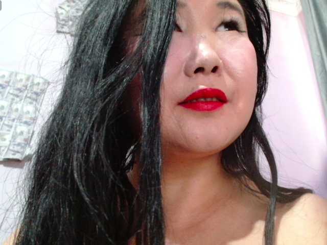 Bet-Lu's BongaCams show and profile