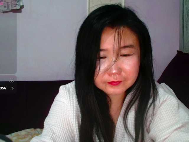 Bet-Lu's BongaCams show and profile