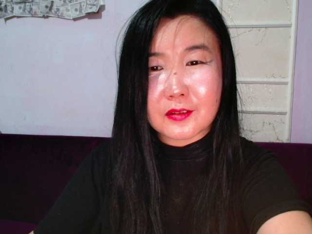 Bet-Lu's BongaCams show and profile