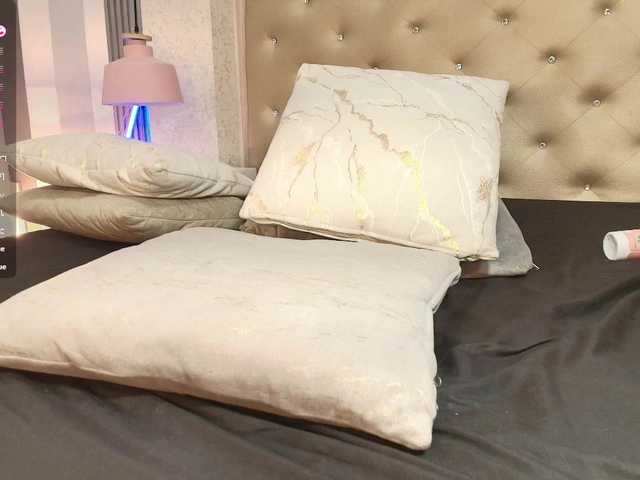 Paola233's BongaCams show and profile