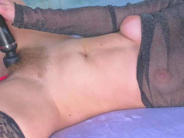 Erotic-cum's BongaCams show and profile