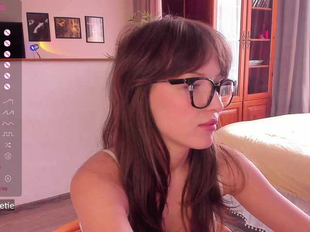 AprilCoy's BongaCams show and profile