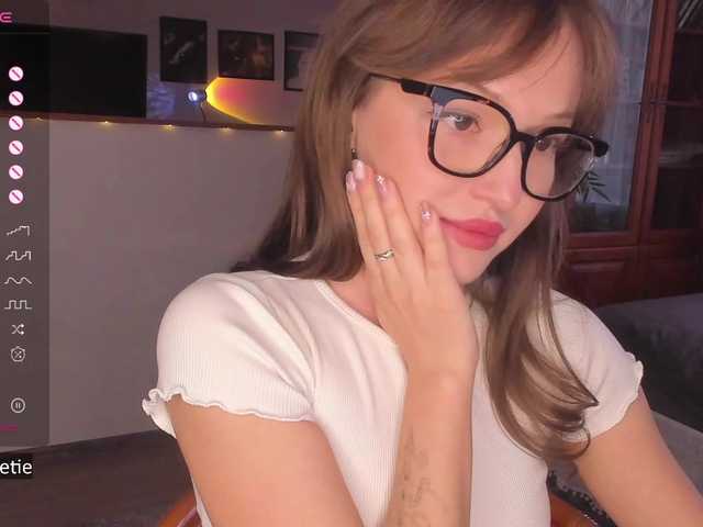 AprilCoy's BongaCams show and profile