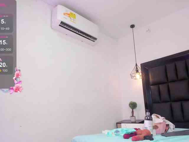 Petite-esther webcam