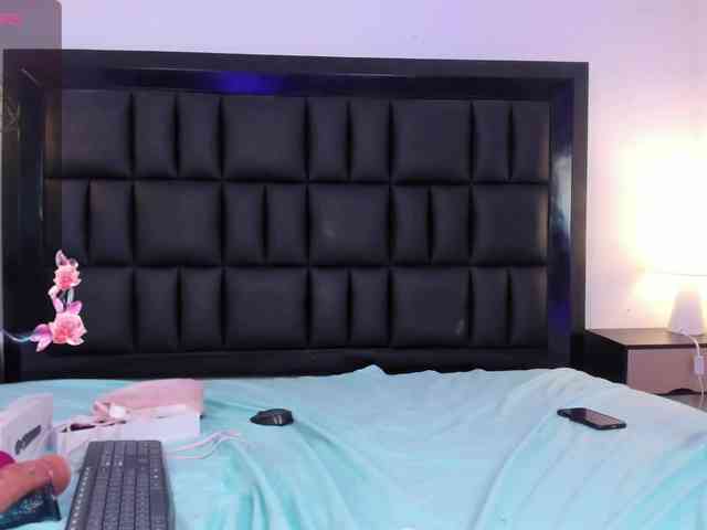 Petite-esther webcam