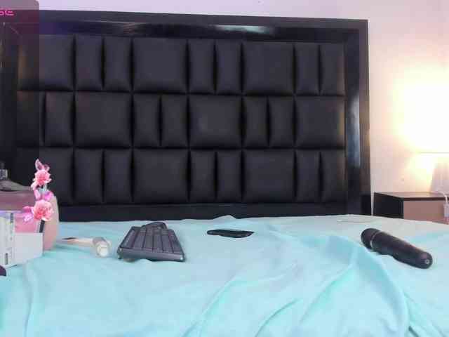 Petite-esther webcam