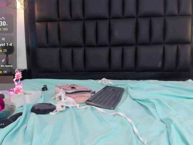 Petite-esther webcam