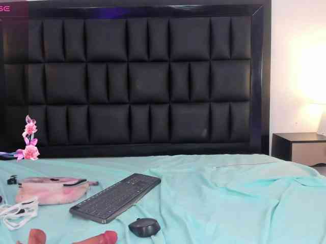 Petite-esther webcam