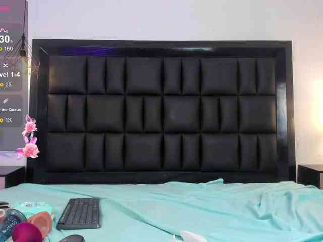 Petite-esther webcam