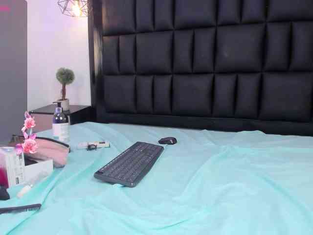 Petite-esther webcam