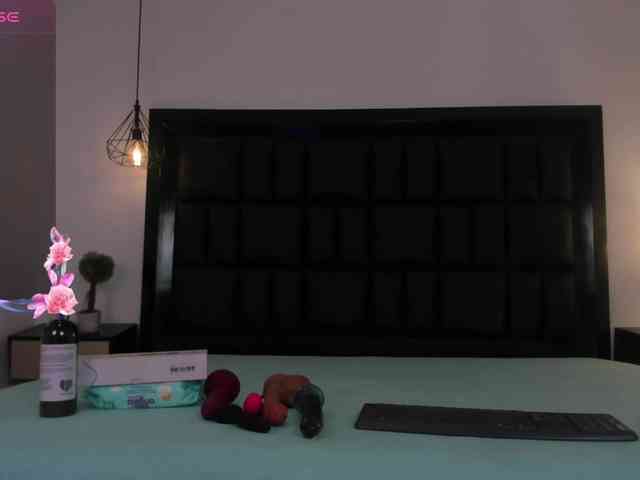 Petite-esther webcam