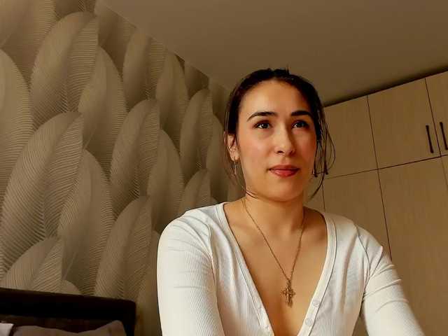 Bambiiiii's BongaCams show and profile