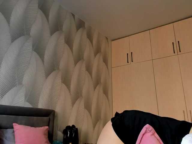 Bambiiiii's BongaCams show and profile