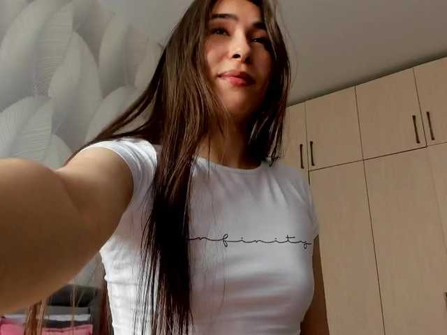 le modèle Bambiiiii est en webcam porno dans un show sur le site bongacams, il possède les tags suivants: White/Caucasian,Brunette,Shaved