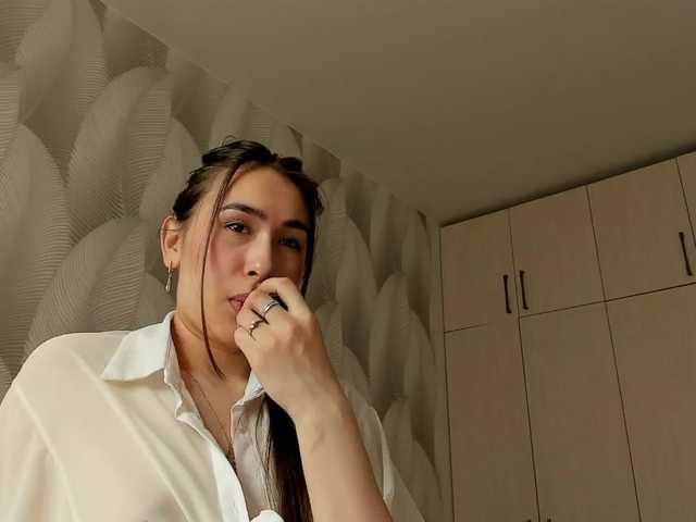 Bambiiiii's BongaCams show and profile