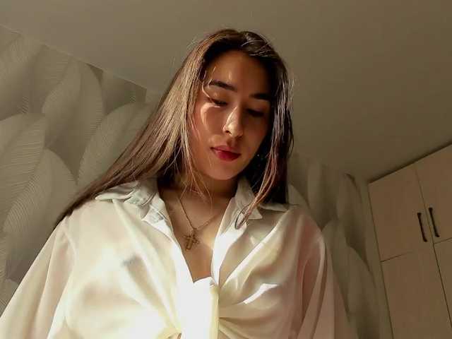 Bambiiiii's BongaCams show and profile