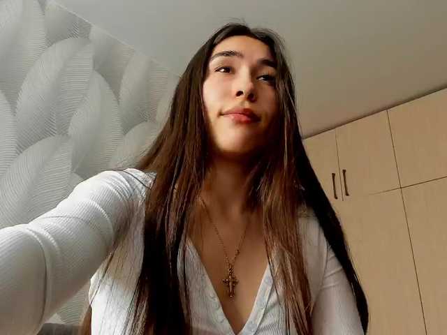 Bambiiiii's BongaCams show and profile