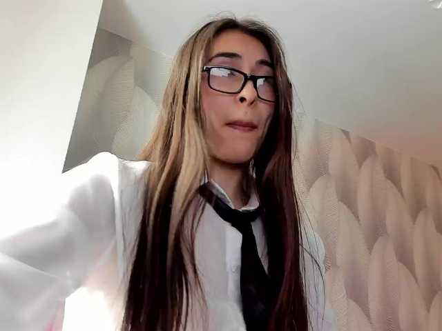 Bambiiiii's BongaCams show and profile