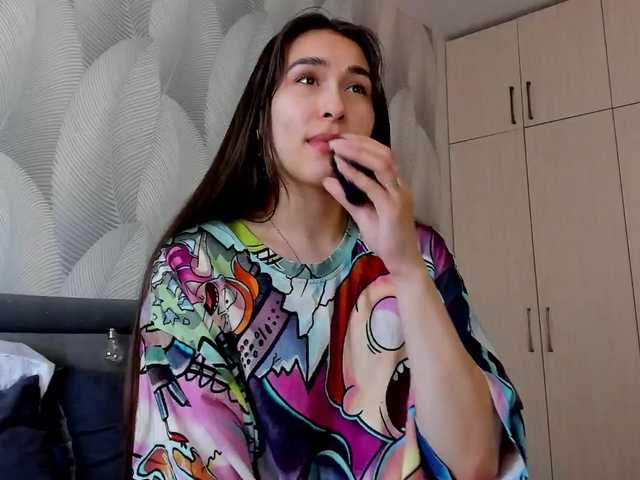 Bambiiiii's BongaCams show and profile